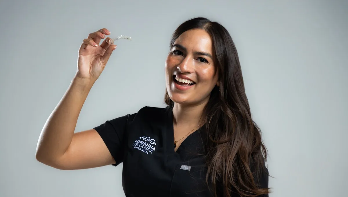 Invisalign vs Brackets en Adultos - Dra. Adrianna Oseguera Ortodoncia Mexicali
